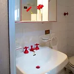 לינה וארוחת בוקר Poggio Di Mare קסטלוצו