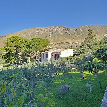 Poggio Di Mare Couette-café Castelluzzo
